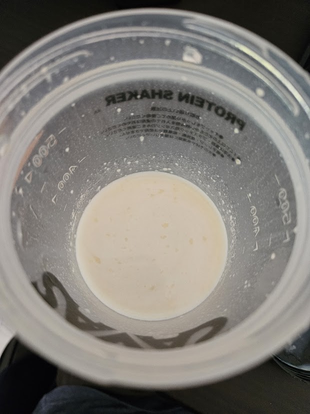 THE PROTEIN(ザプロ)　安納芋風味を振った後の実際の写真　上から撮影