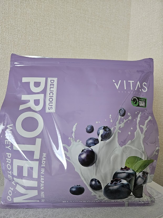 パッケージをpcの上に乗せてる写真