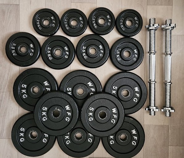 ダンベルセット全体　床に並べてある