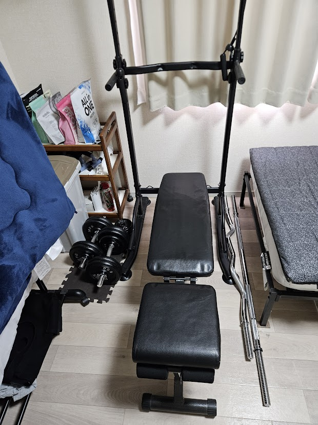 トレーニングベンチを引いたところから撮った写真